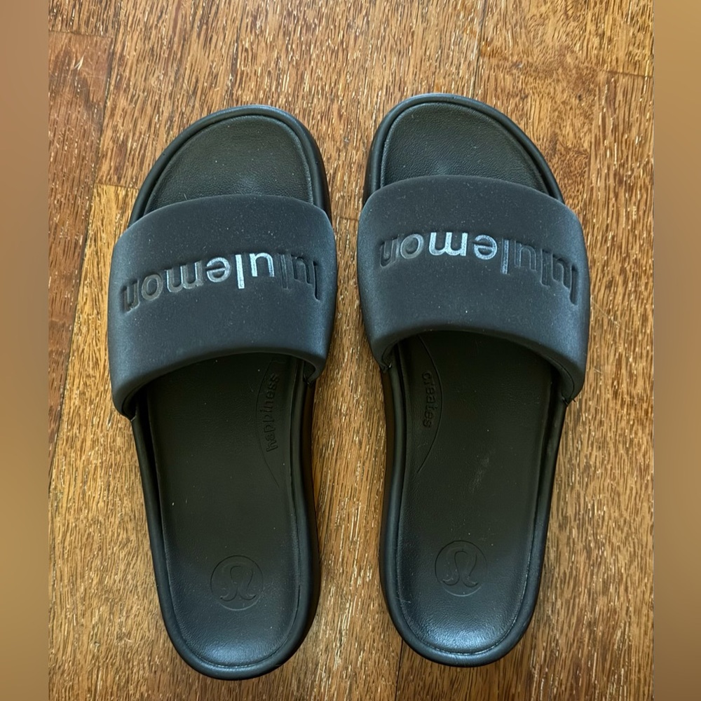 lululemon athletica Black restfeel slides